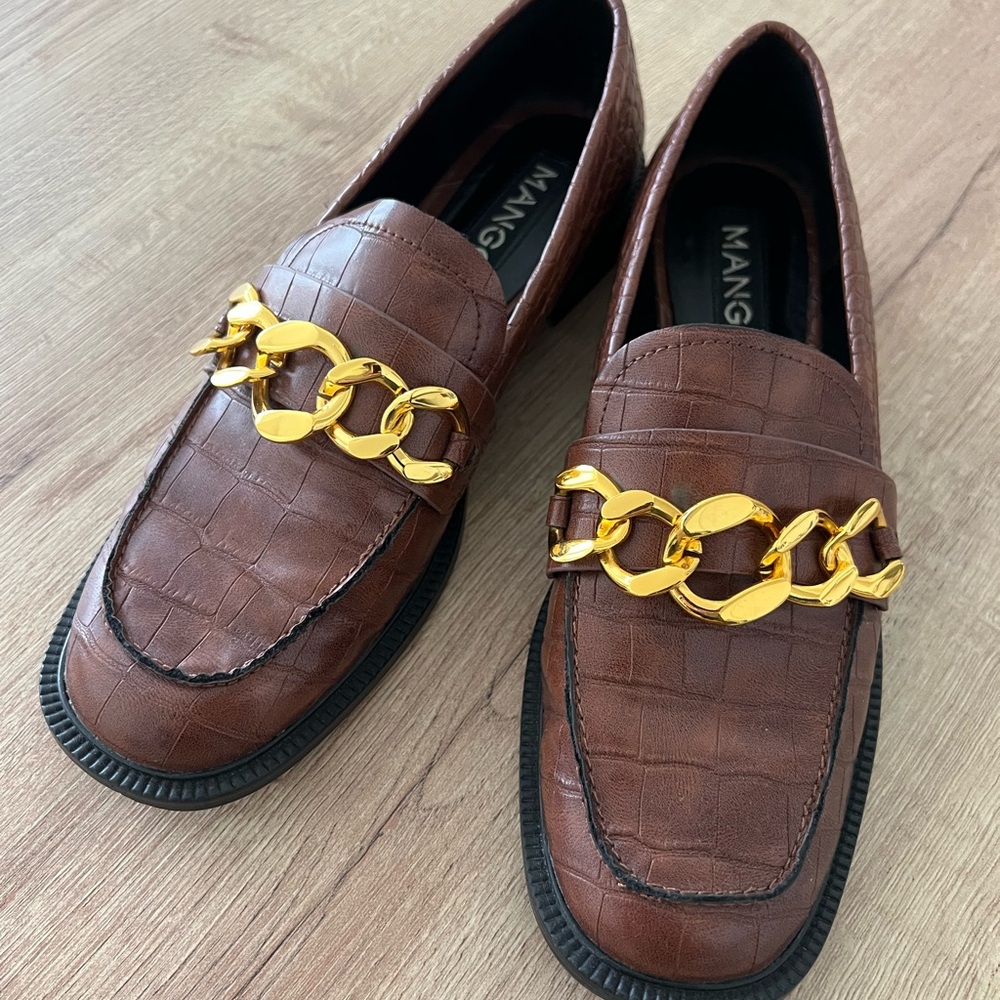 Mango Croc-Embossed Brown Loafers with Gold Chain